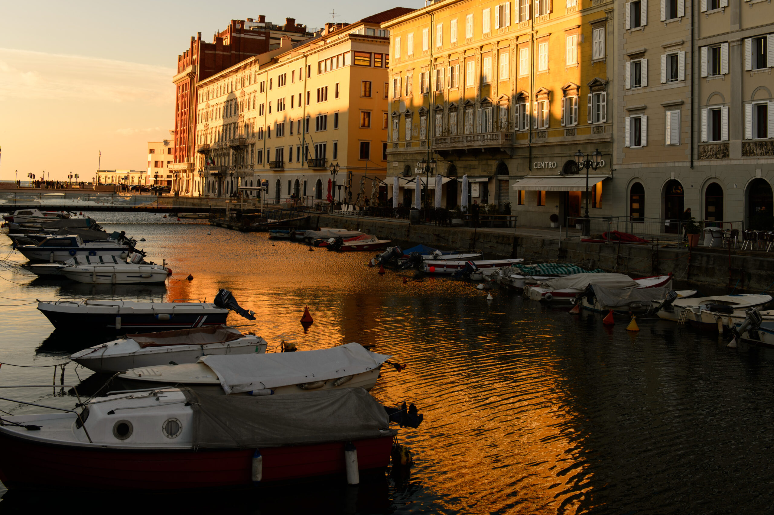dock-boat-river-canal-cityscape-dusk-312296-pxhere.com